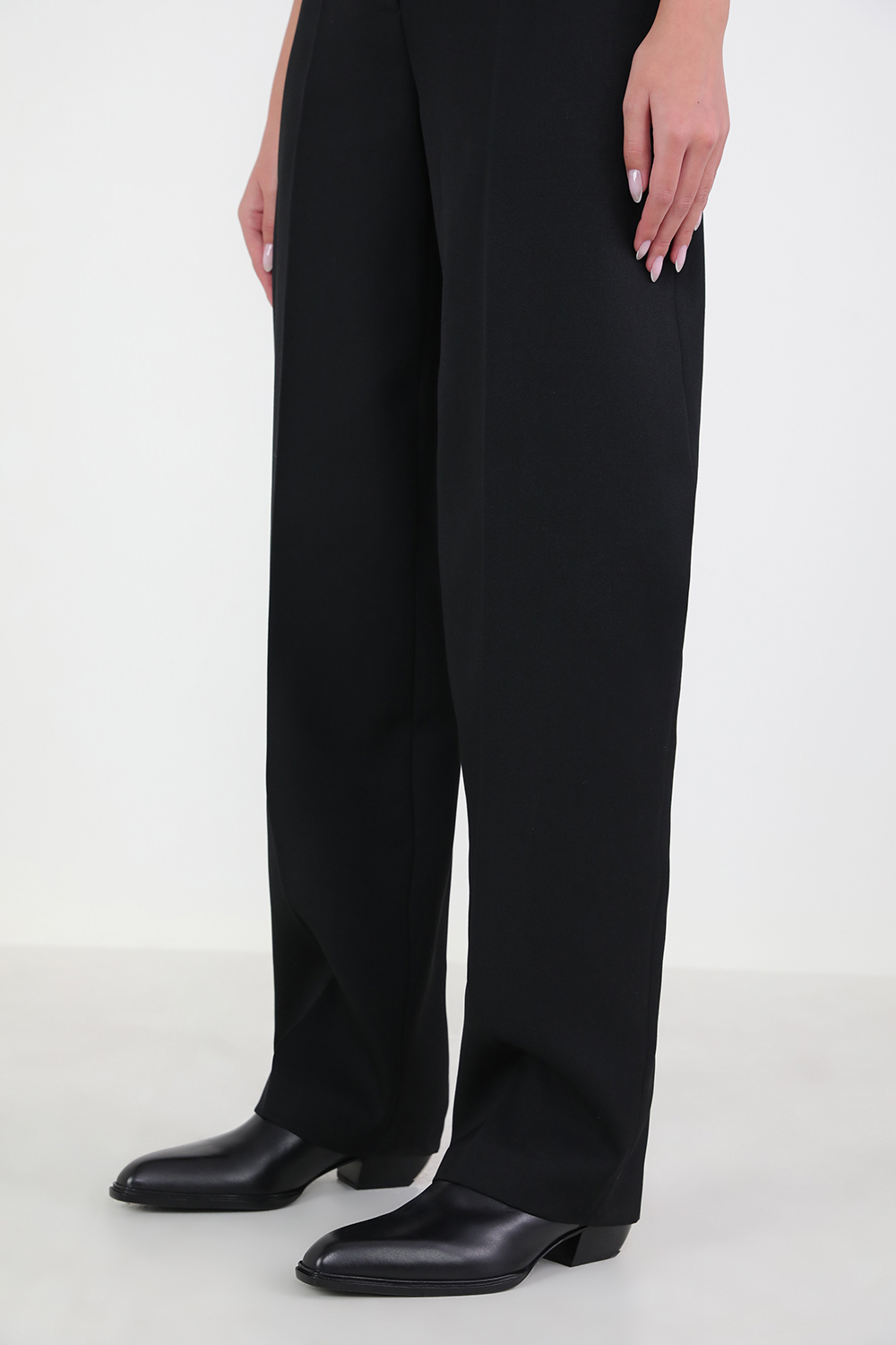 תמונת כל הלוק של מגפוני בוקרים